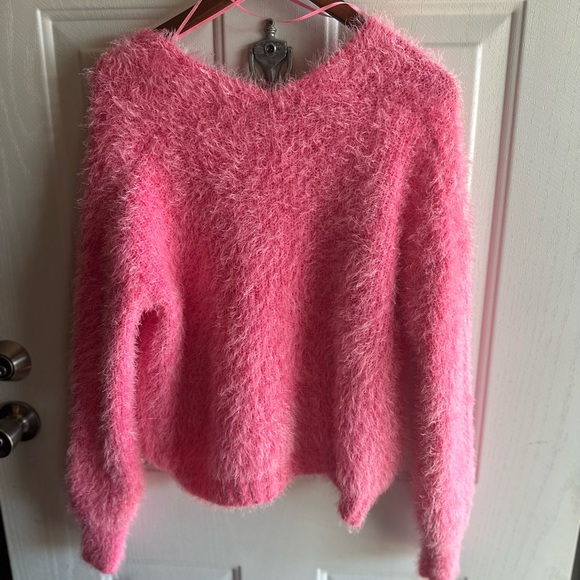 Pink polyester sweater, perfect for Valentines. worn once, very soft - Picture 3 of 3